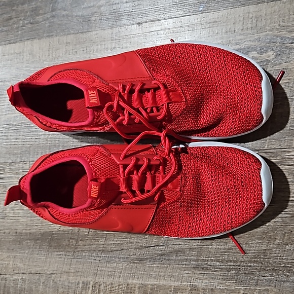 2/$25 Women's red Nike casual shoes size 9.5 - Picture 6 of 6